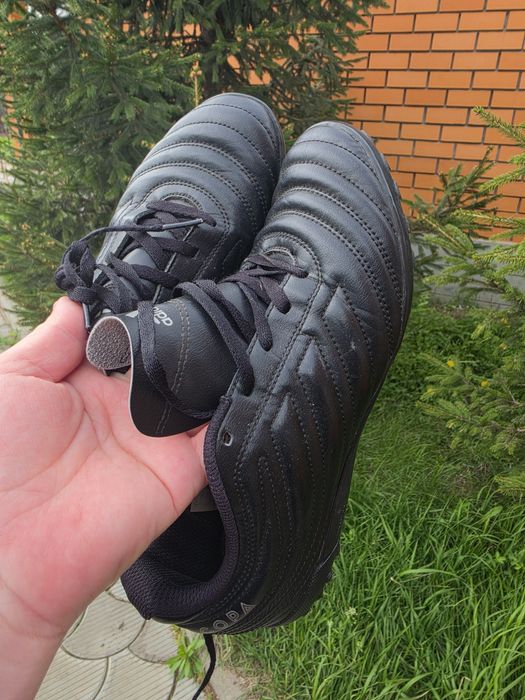 Продам футбольные сороконожки.