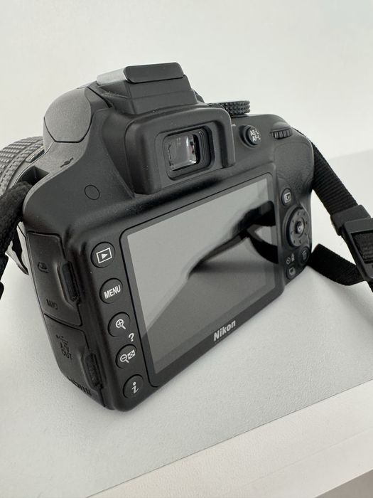 Nikon D3300 + Nikon AF-S 18-140mm VR + Geanta + Card SDHC 32GB