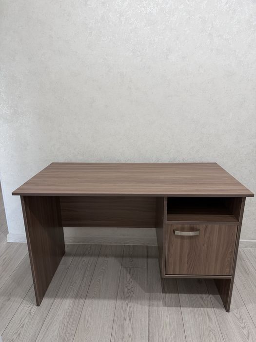 Продаю стол новый