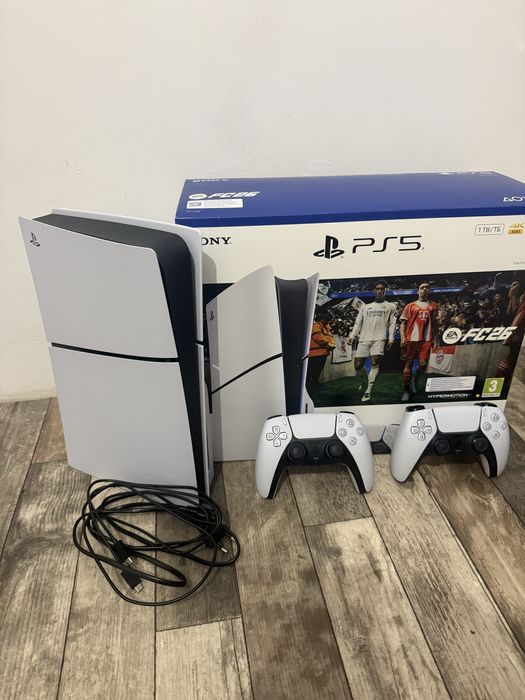Vand PS5-1tb cu doua manete plus Fc26