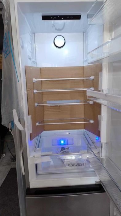 Комбиниран Хладилник с фризер Beko-Беко 203.5 см 351 л HarvestFresh™