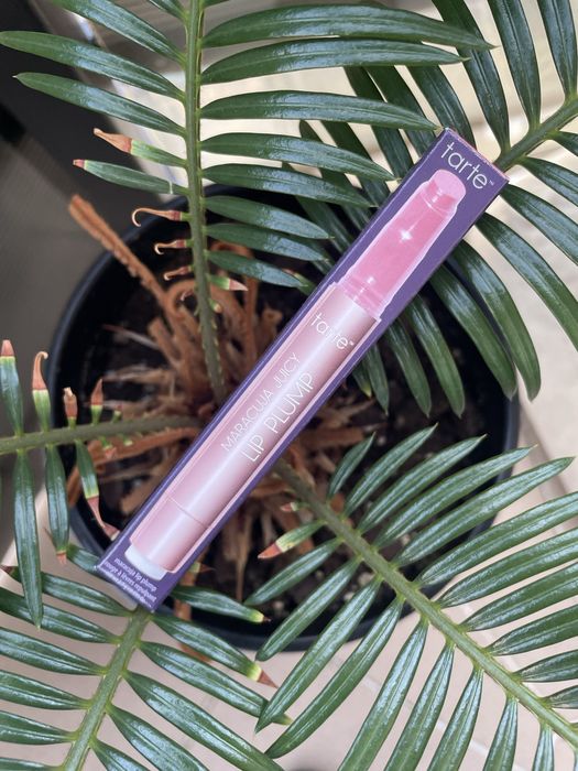 Luciu de buze Maracuja Juicy Lip Plump, Tarte, nuanta Garden Rose, NOU in ambalajul original