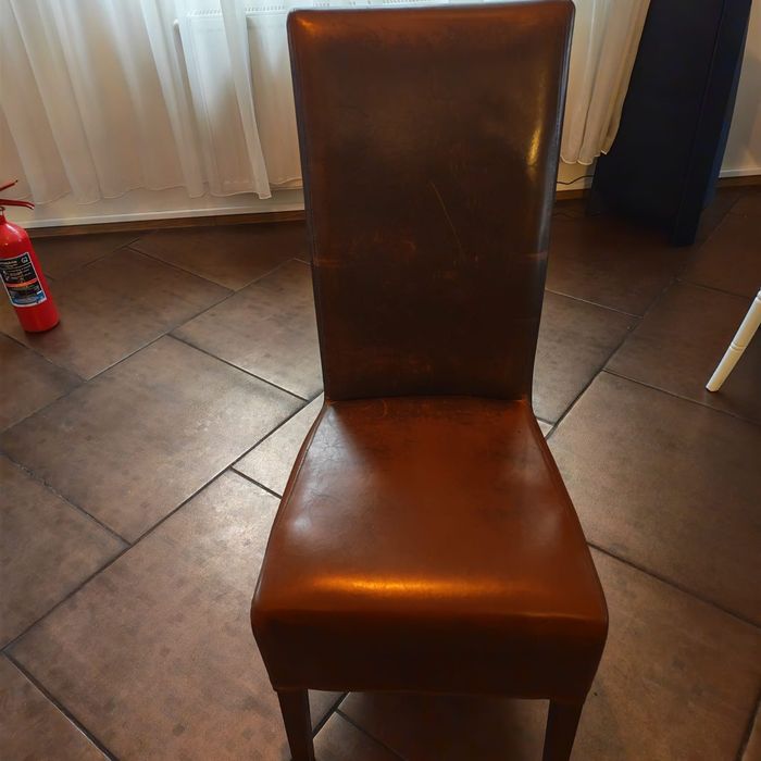 Scaune maro, 32 bucati