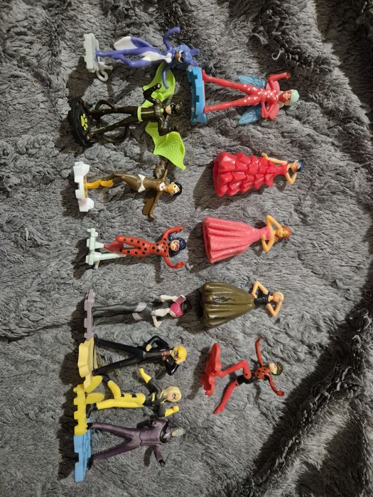 Продаю игрушки из киндера