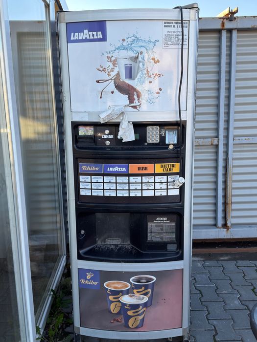 Vând Automat de Snacks-uri și Băuturi Reci