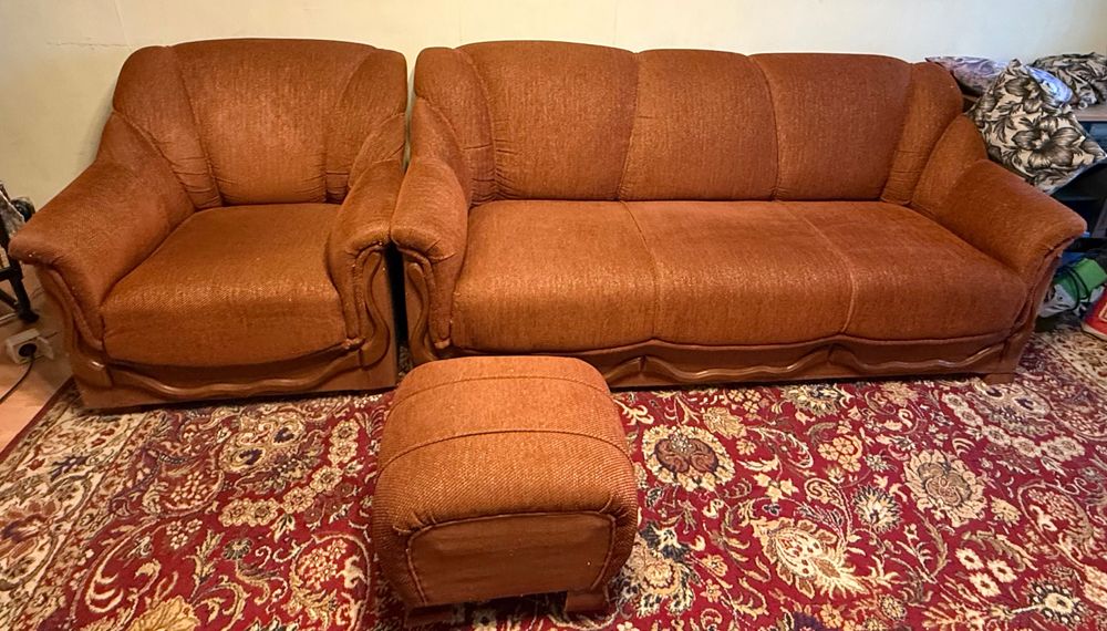 Холна гарнитура - триместен диван, два фотьойла и две табуретки