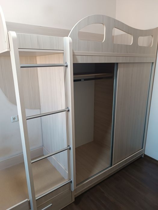 Bolalar xonasi uchun 2 qavatli kravat