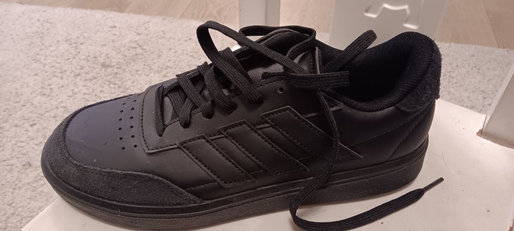 Adidas спортни обувки Обувки Courtblock