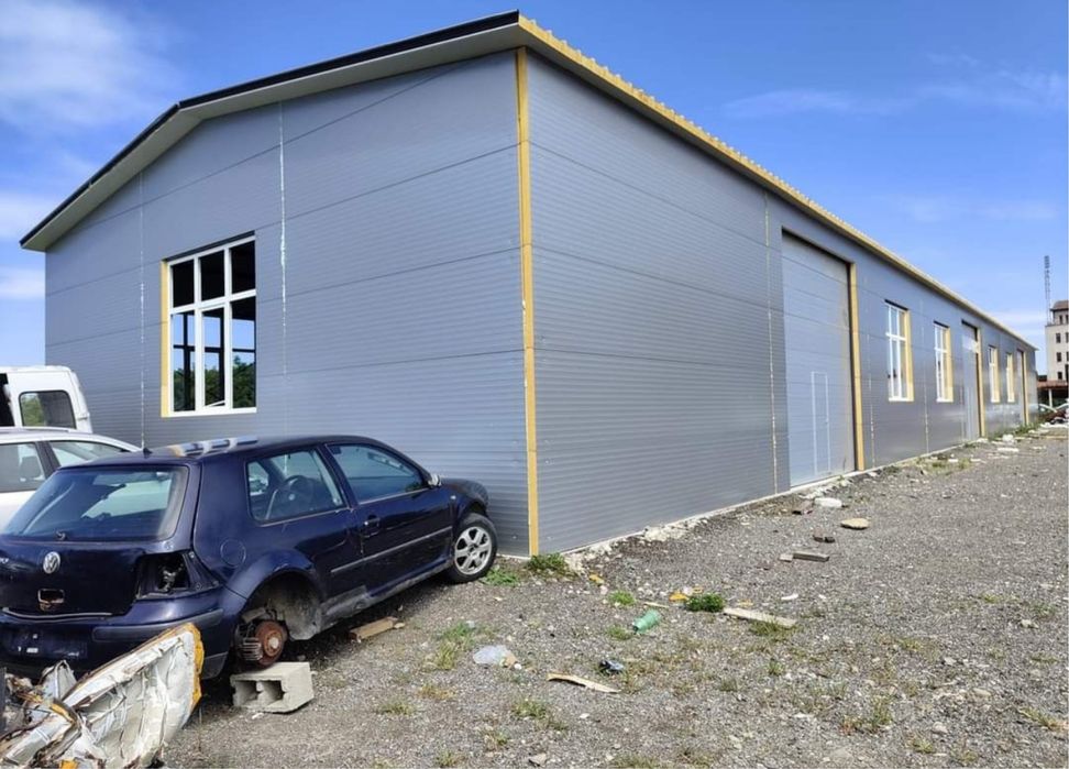 Hale metalica structura de 10x25x5 acoperita cu panou de 8 cm pentru service
