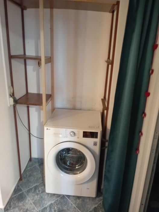 Închiriez apartament 2 camere,str Mircea cel Bătrân vizavi de mag.Profi ,et 1/9