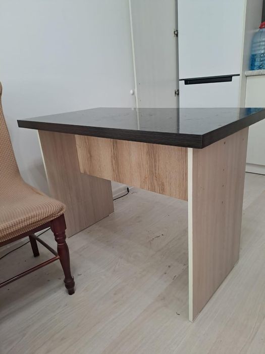 Продам Стол срочно