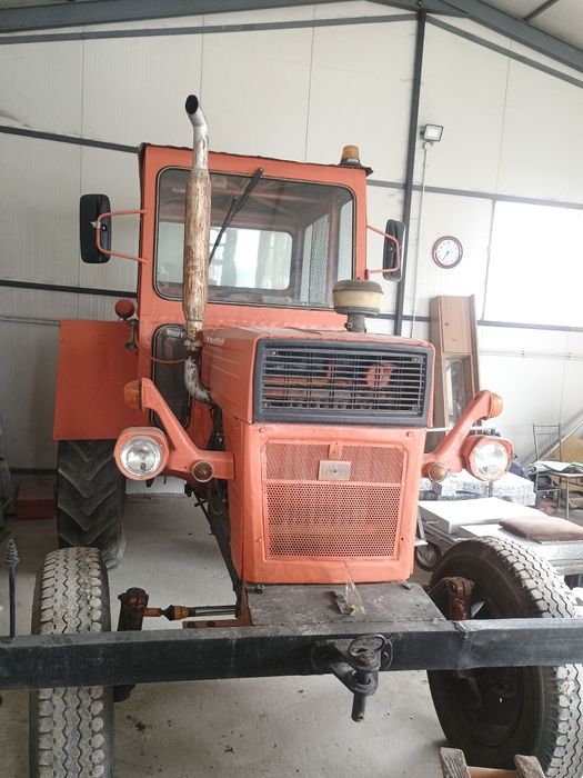 Vând tractor U650