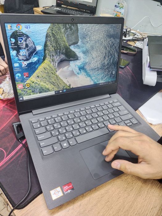 Продам ноутбук новый ссд 128гб /8гб