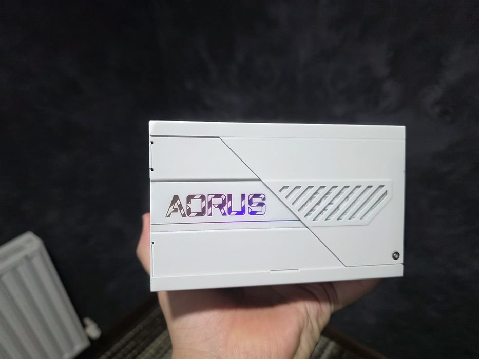 Aorus 850w platinum white