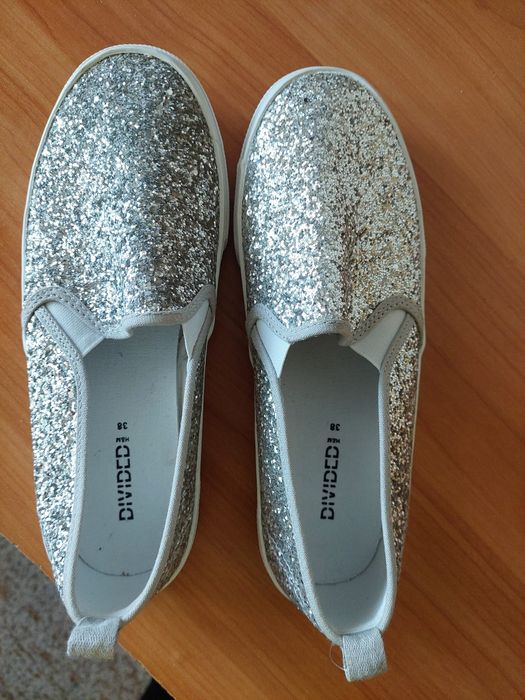 Чисто  нови  обувки