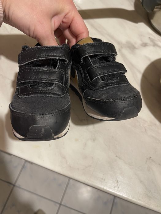 Adidasi negri 21