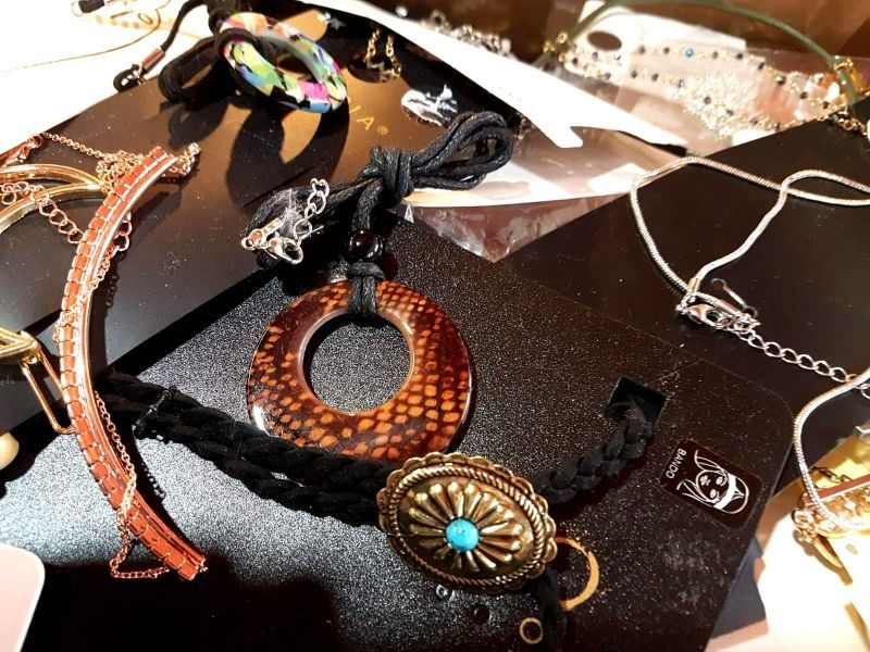 Set bijuterii OUTLET ,firme mari, en gros, Baixa, C&A, Meli Melo,etc