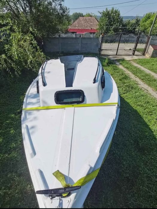 Vand Barca de Pescuit sau Agrement,  Semi-Cabinata, Motor EvinRude 25hp si peridoc (optional)