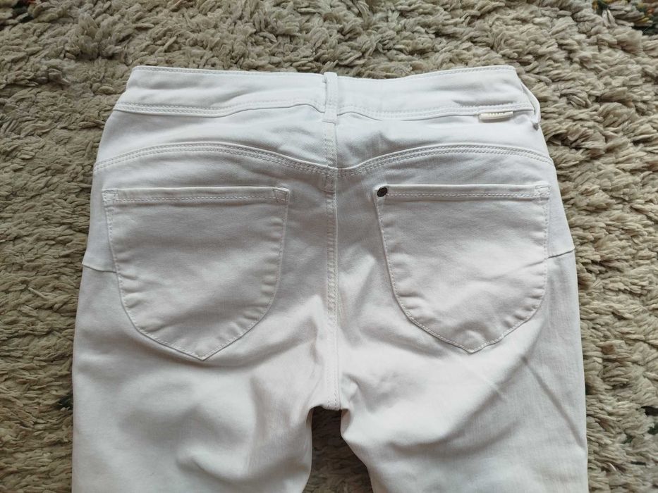 Бели дънки H&M тип jeggings