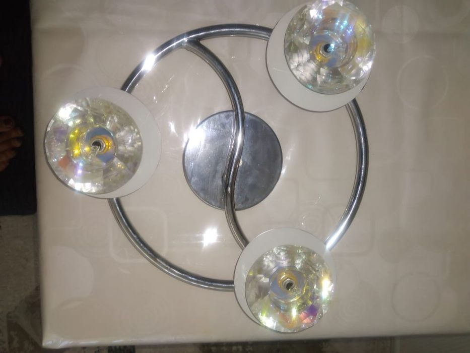 Продам люстру потолочную