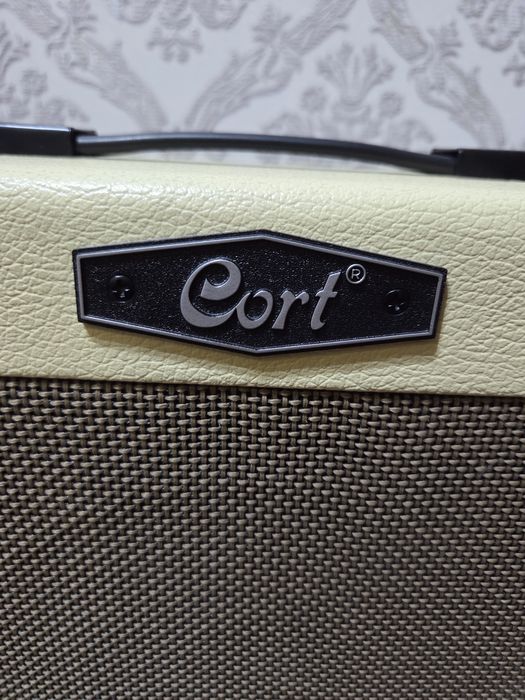 Гитарный комбоисилитель cort