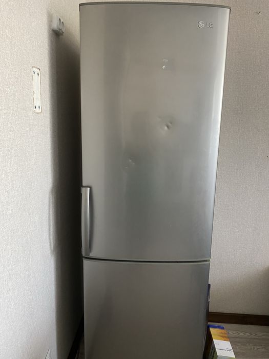 Кухня, холодильник, спальный гарнитур