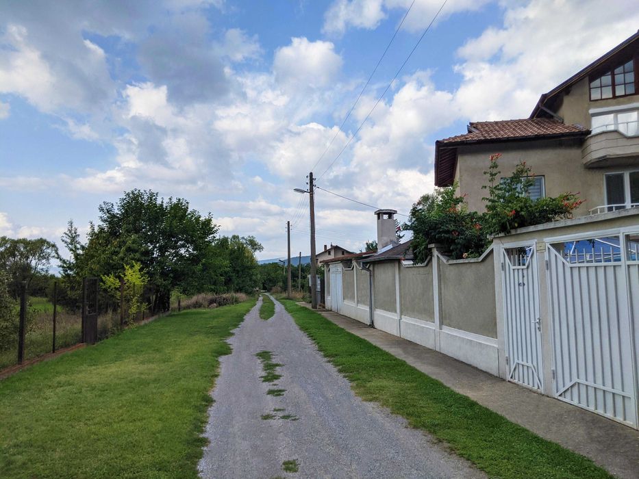 Продава се Парцел в с. Гълъбник, Област Перник - 1077 кв.м за 33 €/кв.м - Снимка #2