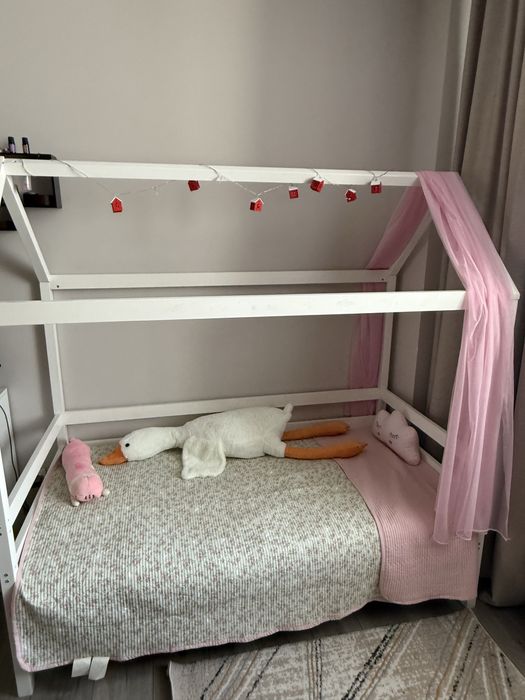 Домик кровать + новый матрас