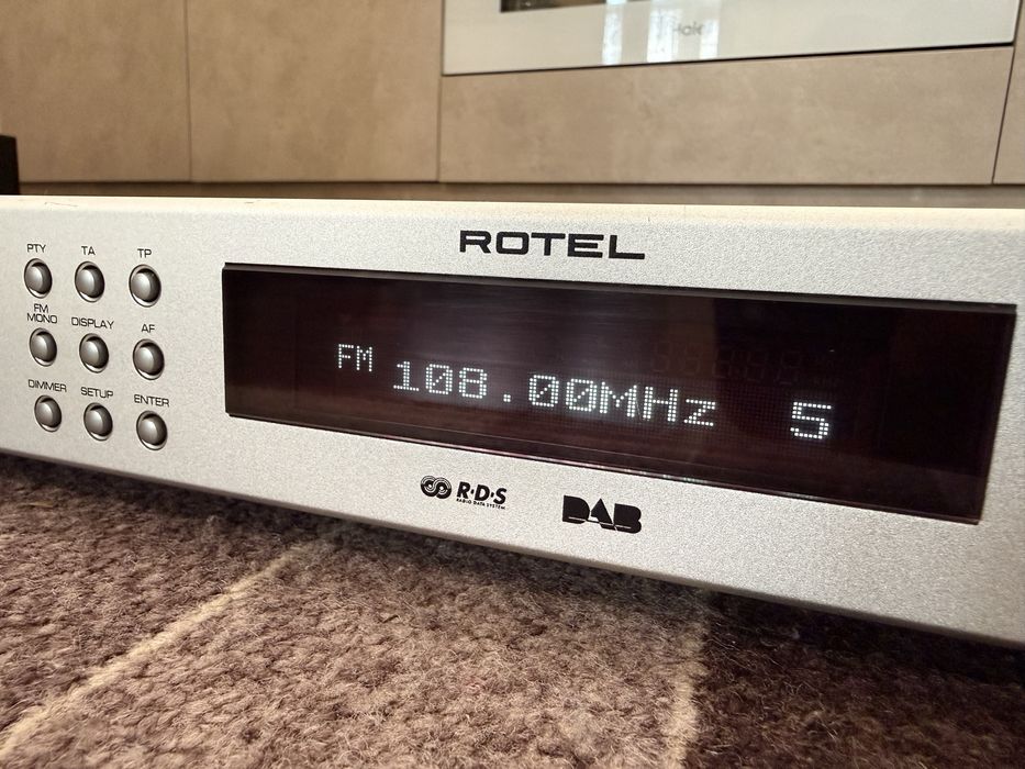 Rotel RT-06 Качествен тунер
