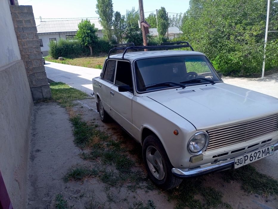 011 срошни сотилади