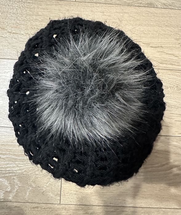 Дамска зимна шапка