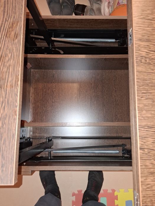 Vând masă transformer 800x800x450