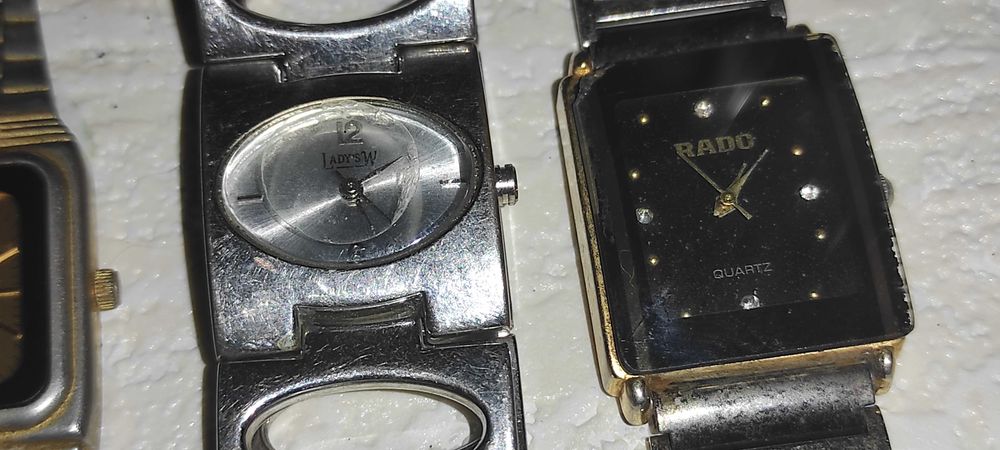 11 ceasuri de mana toate quartz cele din poza vre-o 4 dintre ele nu au fost probate NECESI