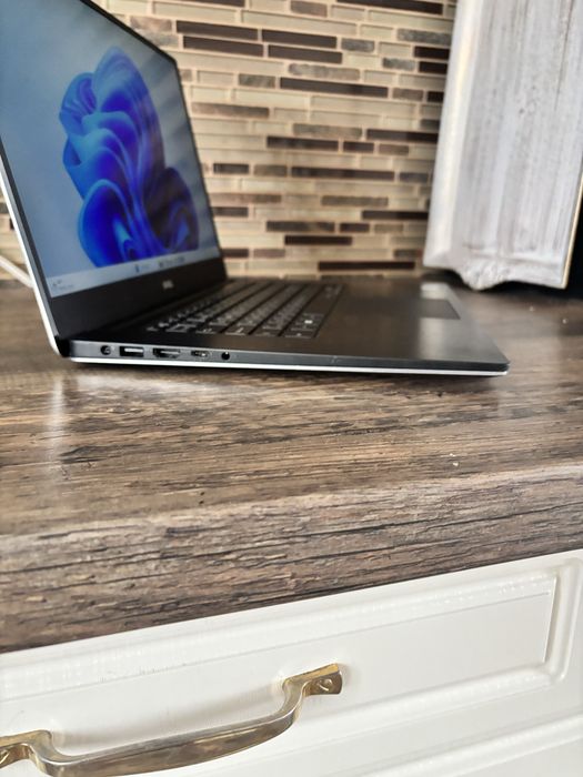 Dell Precision 5520 • Autocad• Photoshop• procesor i7• 16Gb• 512• Nvida Quadro 4gb• ( Inclusiv gaming)