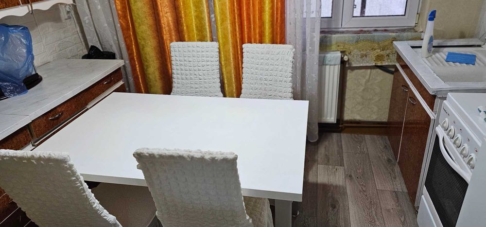 Masa bucatarie + 4 scaune gratuit