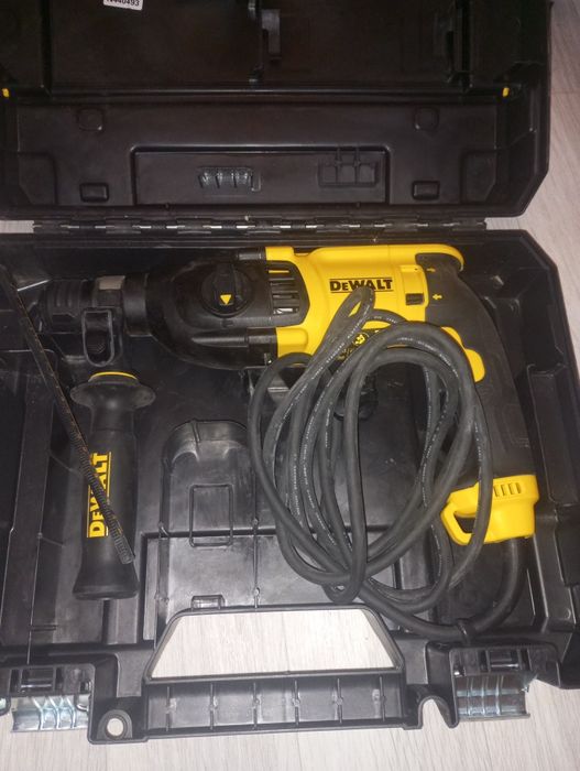 Перфоратор DeWalt