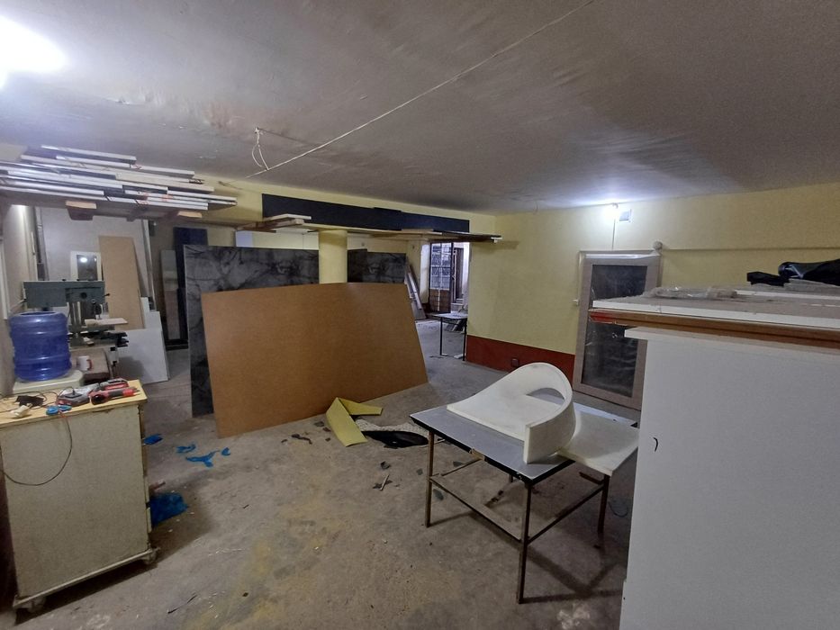 Bino ijaraga beriladi.   1- etaj 100 m² , -1 podval 100m² .  Аренда