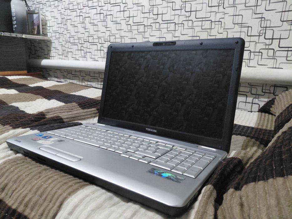 Ноутбук Toshiba Satellite L500 (i3, 4GB)