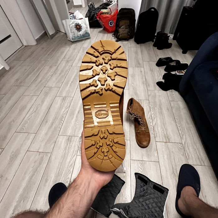 Vand bocanci armată