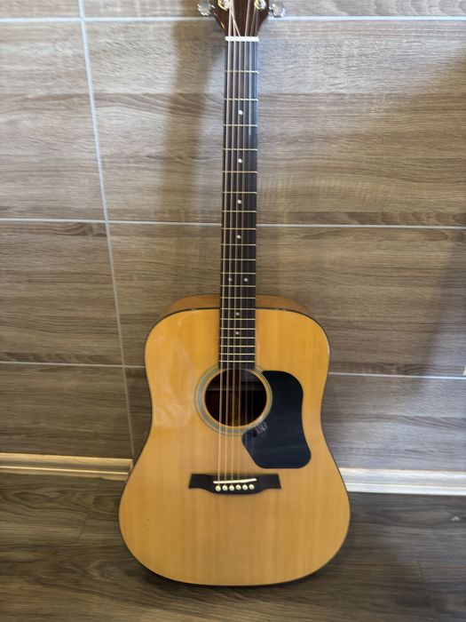 Гитара акустическа