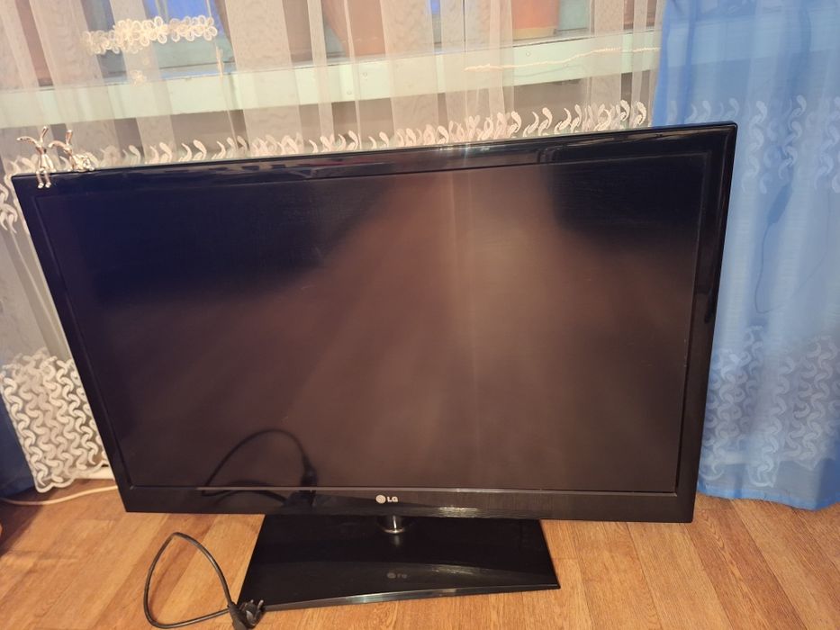 Телевизор LG, диагональ 107.