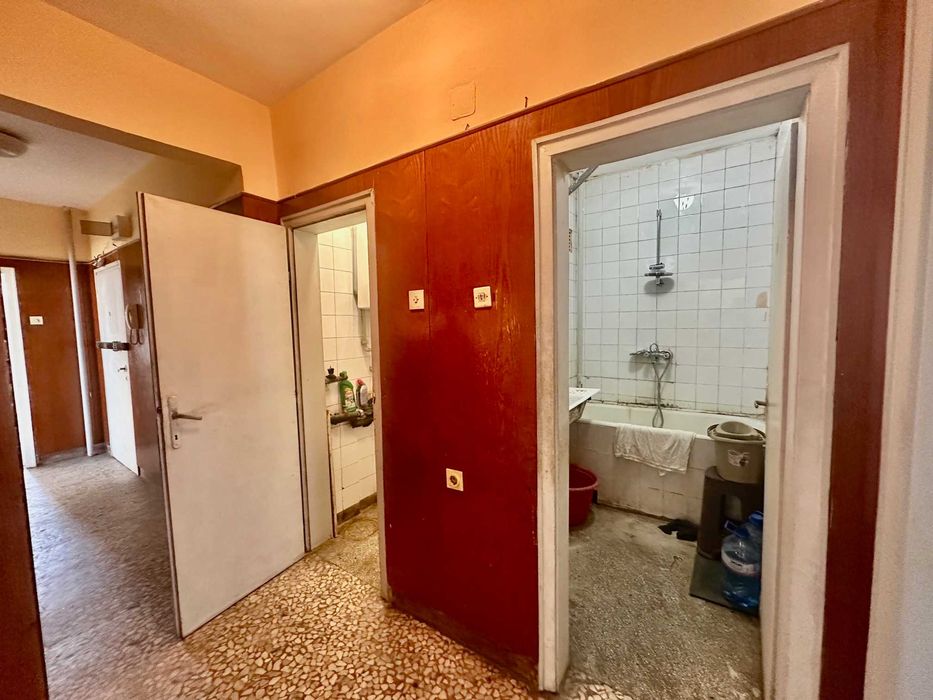 Продава се Тристаен апартамент в Бургас, Център - 90 кв.м за 2467 €/кв.м - Снимка #12