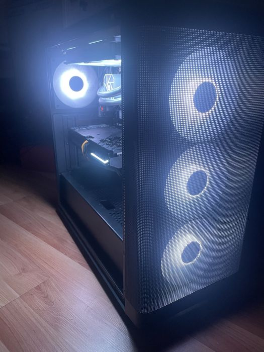 Геймърскки компютър RTX 4070/Ryzen 7/ водно охлаждане