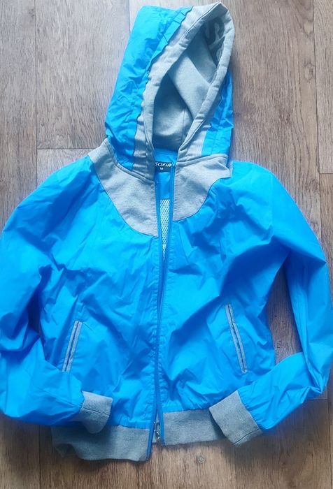 Ветровки обе за 2000 тг