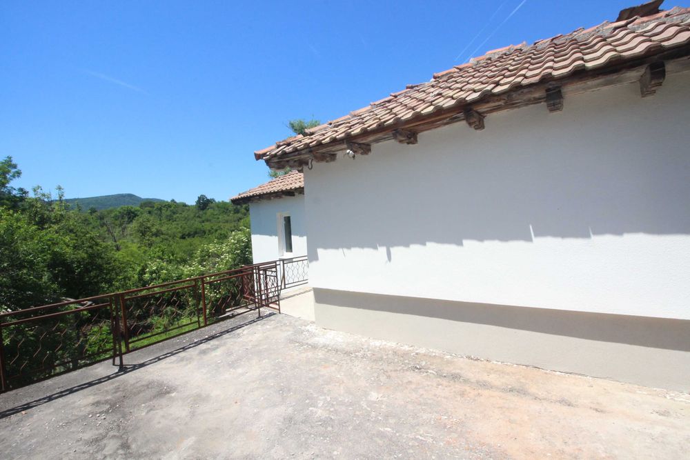 Продава се Къща в с. Янтра, Област Велико Търново - 120 кв.м за 338 €/кв.м - Снимка #4