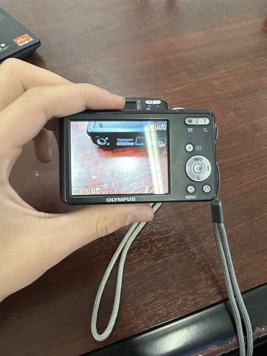 Продам Olympus D 700