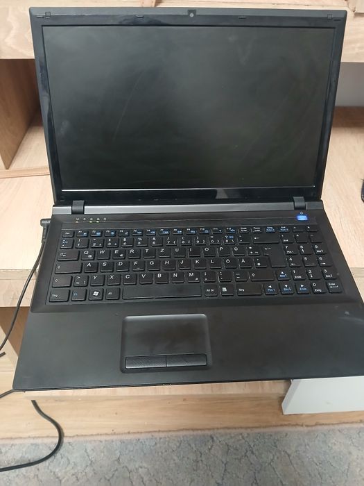 Vand leptop pentru piese