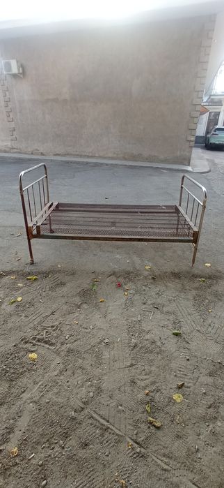 Кровать железний