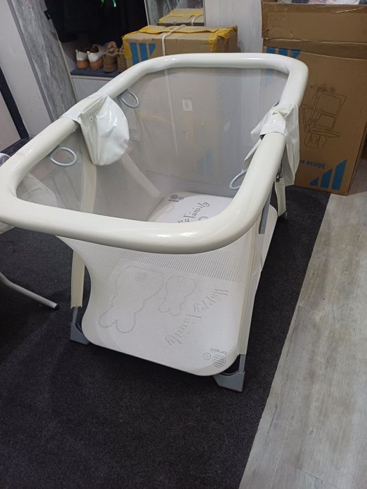 Продаётся фирменный манеж brevi