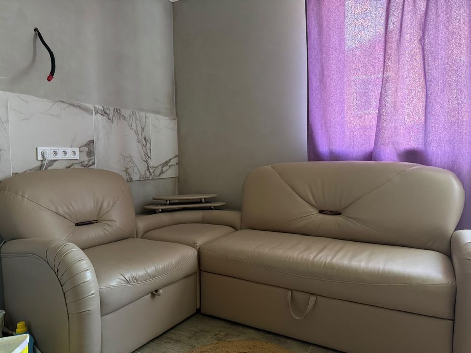 Продается Кожанный диван с креслом